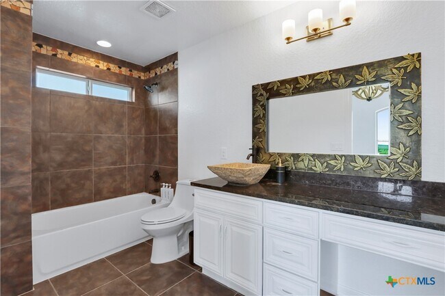 Building Photo - 513 Persimmon Trail