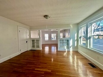 Building Photo - 253 Brown St