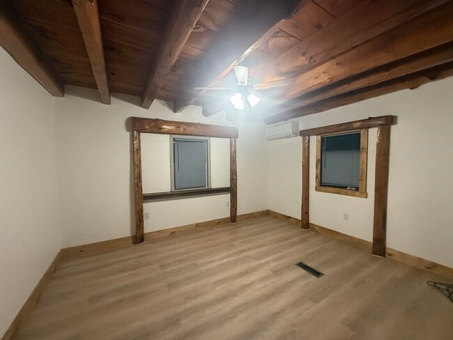 Building Photo - 192 Dorrs Corner Rd