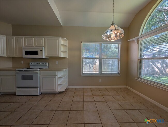 Building Photo - 947 River Rock