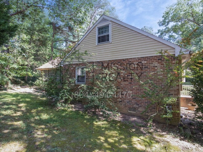 Building Photo - 325 Fairwood Dr