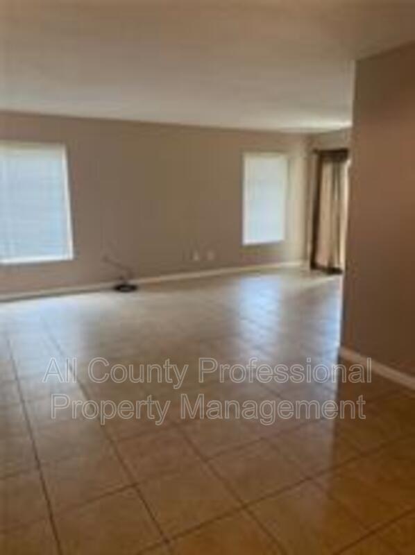 Building Photo - 2461 SW 82nd Ave