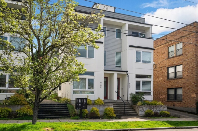 Building Photo - 620D 10th Ave E