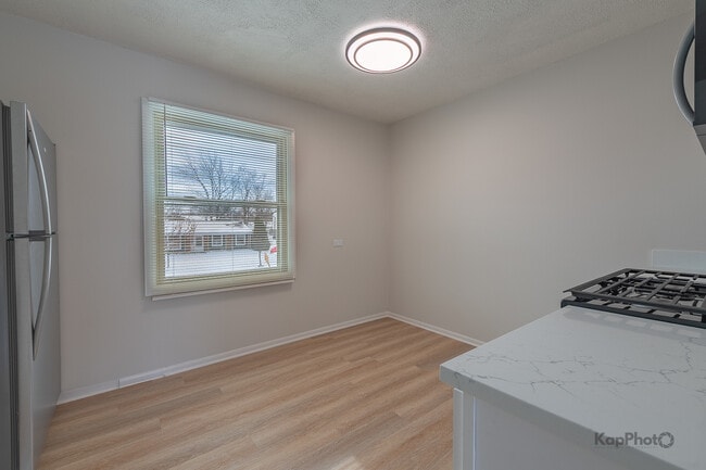 Building Photo - 8170 Northway Dr