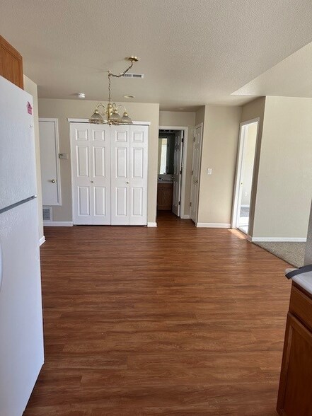 Building Photo - 5225 White Willow Dr