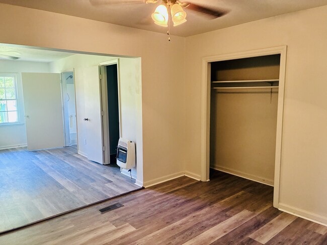Building Photo - 806 Miller Ave