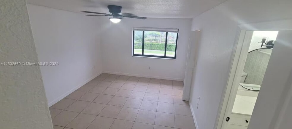 Building Photo - 319 NW 109th Ave