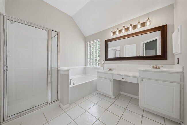 Building Photo - 1607 Sandy Park Dr