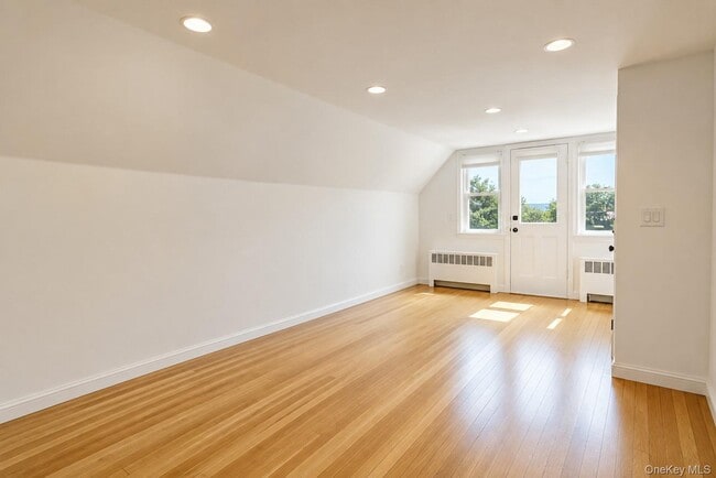 Building Photo - 545 E Park Ave