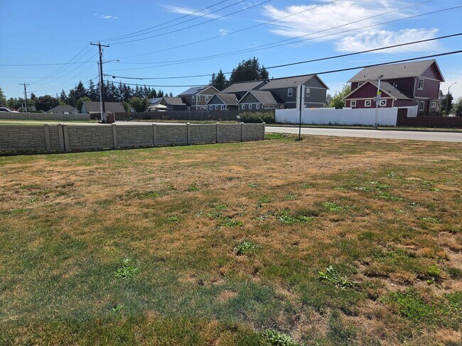 Building Photo - 1702 Aaron Dr