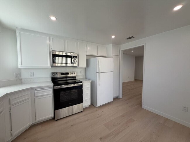 Building Photo - 4783 Mayflower Way