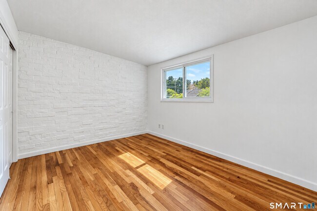 Building Photo - 19 Denlar Dr