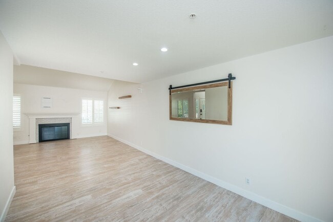 Building Photo - Eastside Costa Mesa Gem