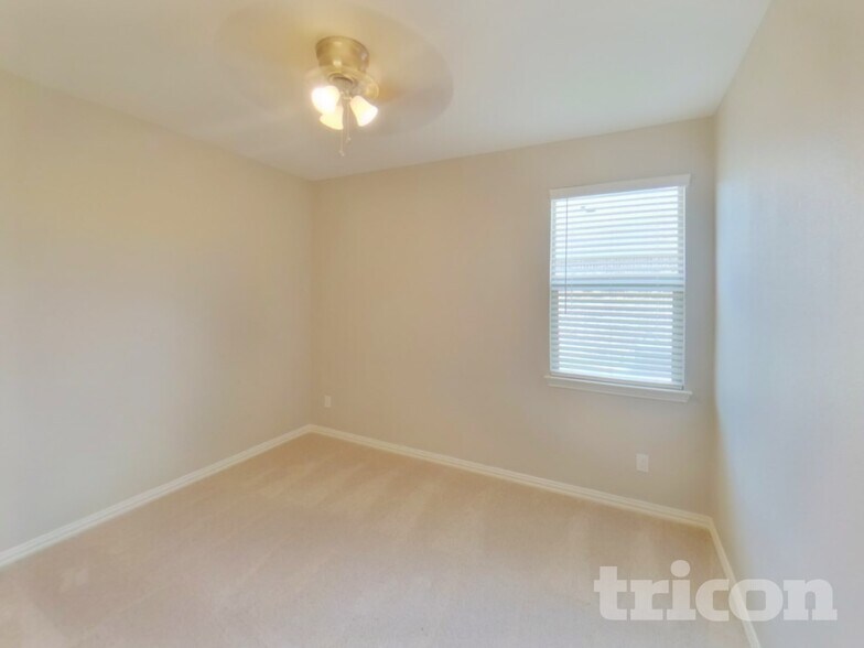 Building Photo - 231 Jenkinson Dr