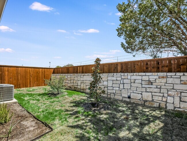 Building Photo - 412 Parkline Dr