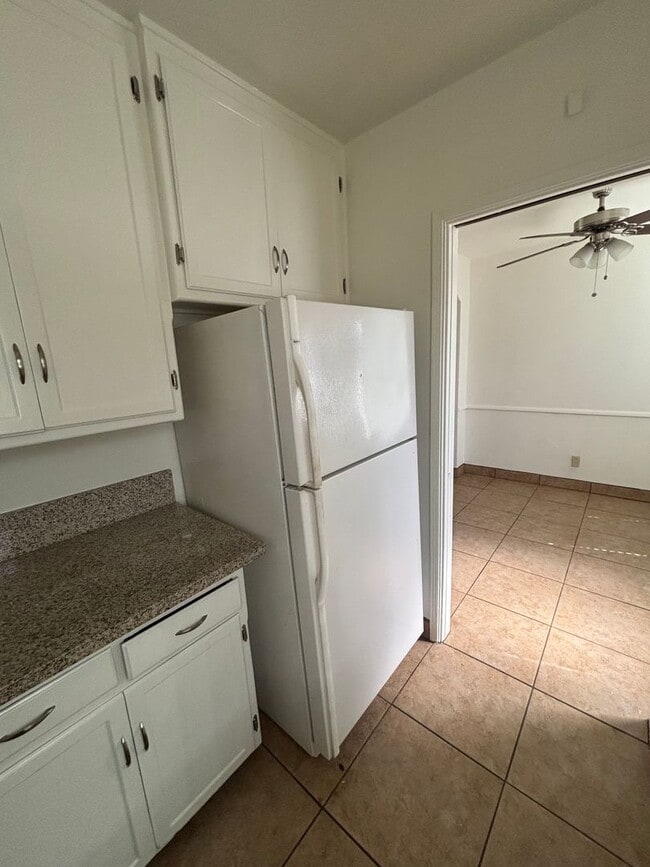 Interior Photo - 2250