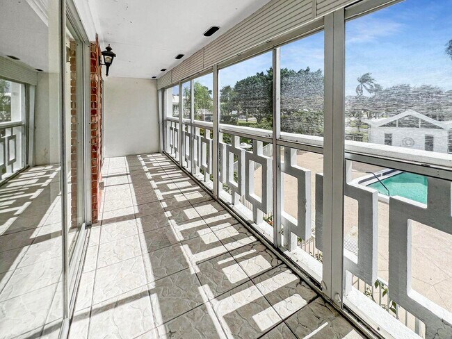 Building Photo - 331 Tequesta Dr