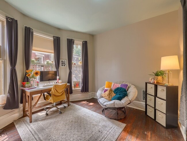 Building Photo - Large Updated 4 BR Home!