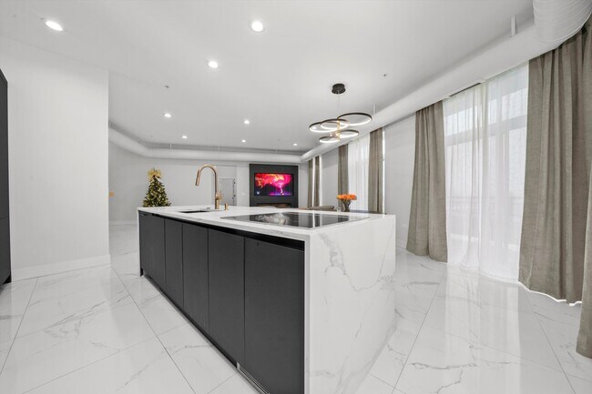 Building Photo - 450 Village Center Dr