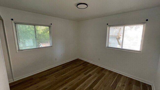 Building Photo - Spacious 4-Bed 2-Bath Home for Rent