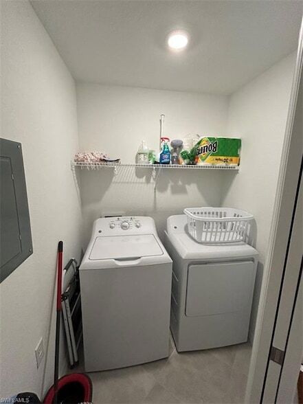 Building Photo - 15375 Grn Acrs Ave