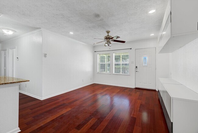 Building Photo - 116 Tarpon Ave