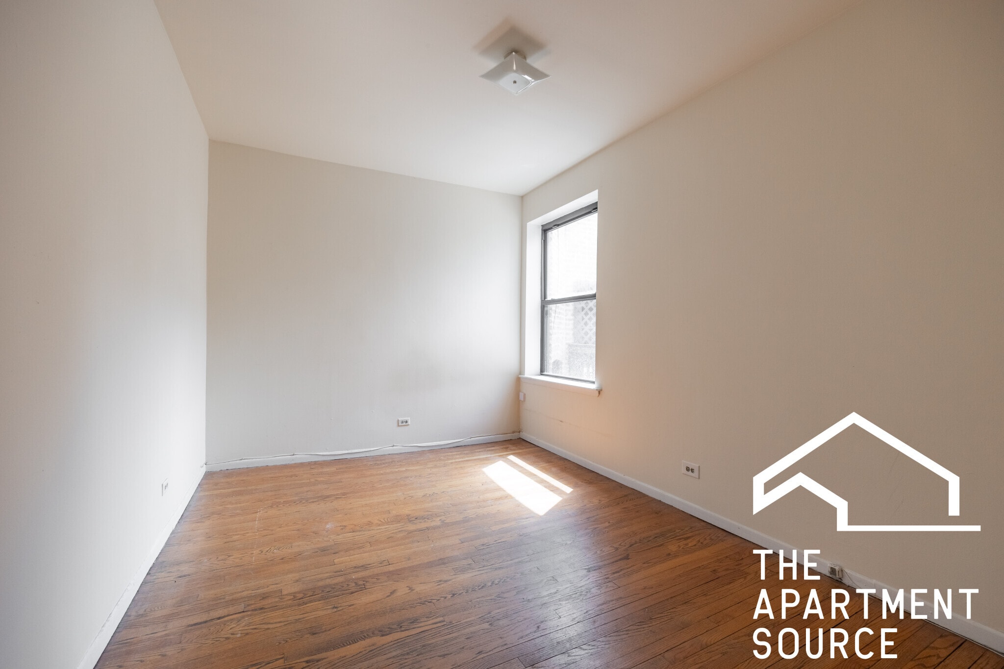 Building Photo - 3147 W Medill Ave