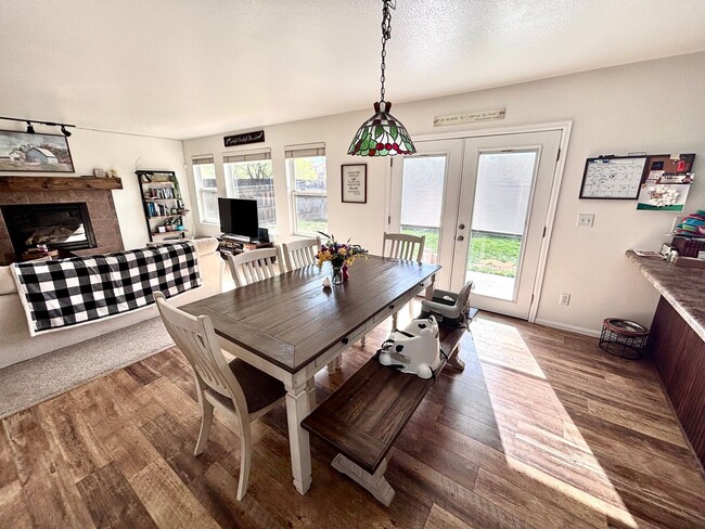 Building Photo - Spacious 3 Bed / 3 Bath Home Near Peterson Space Force Base
