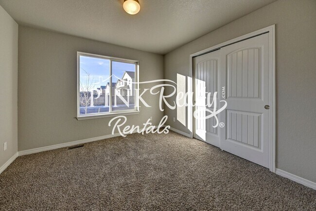 Building Photo - 10716 Ridgepole Dr