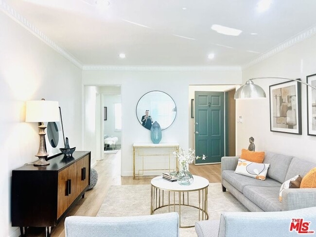 Building Photo - 1843 Normandie Ave