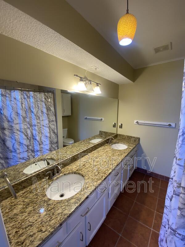 Building Photo - 2600 Brooken Hill Dr