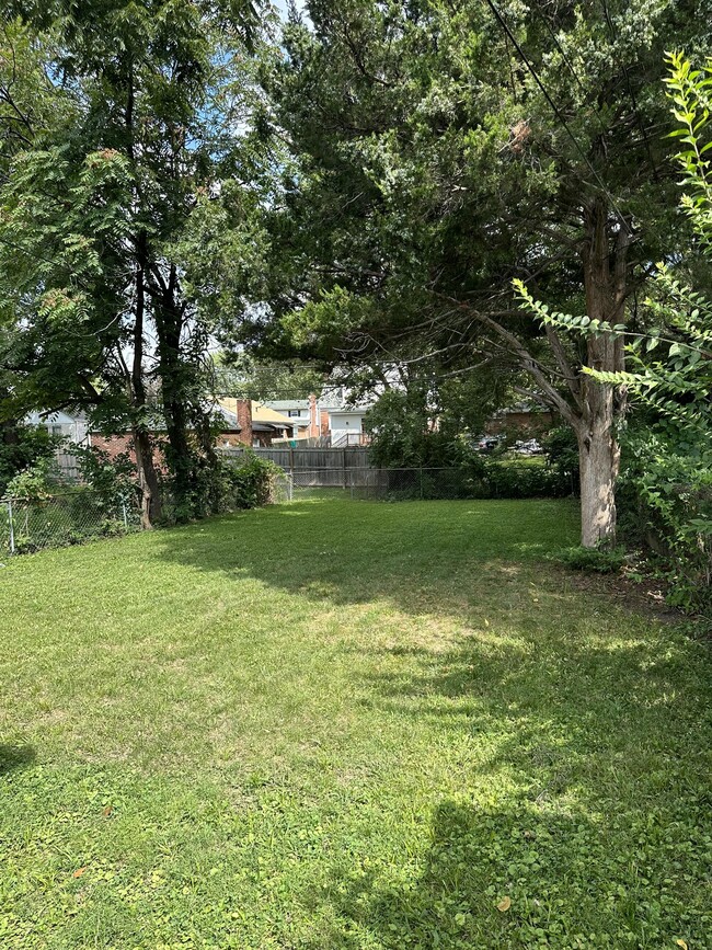 Building Photo - 8303 Braddock Dr