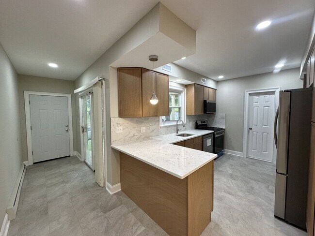Building Photo - 362 Palisades Avenue