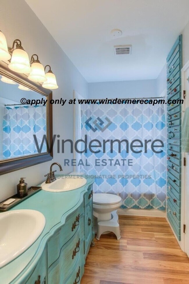 Building Photo - Charming Updated Home in Desirable Colonial Heights – Prime Location!