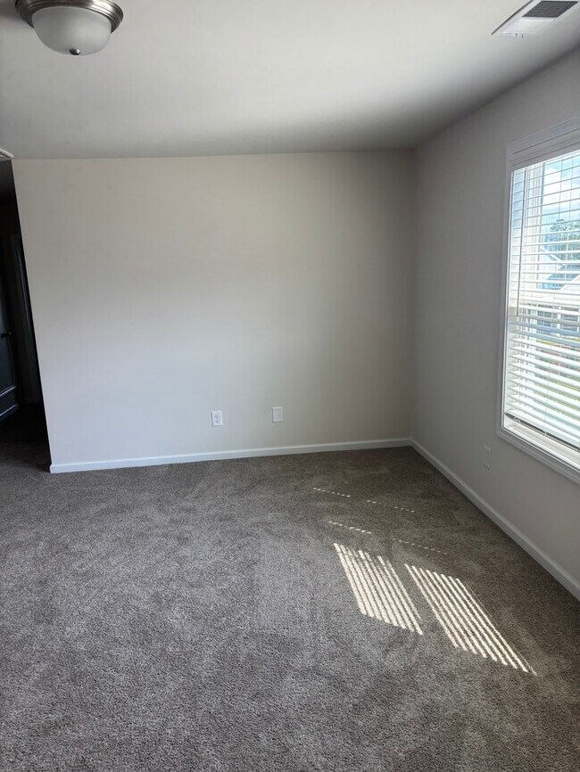 Building Photo - 28 Harvest Moon Dr