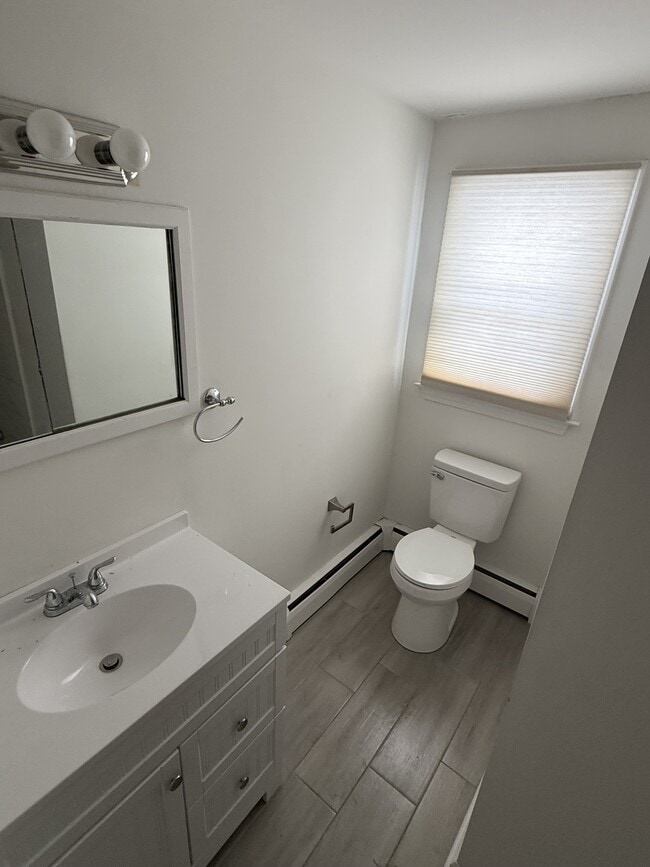 Building Photo - 40 Varmor Dr