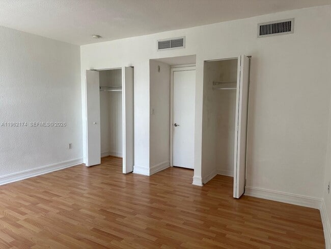 Building Photo - 1080 99th St