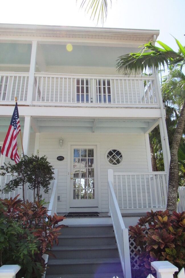 Building Photo - Fully Furnished 2 Bed 1.5 bath Home in the Key West Golf Club Community