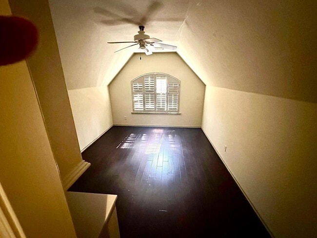 Building Photo - 38 Hillock Woods