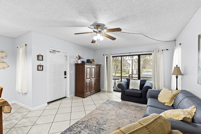 Building Photo - 1004 Green Pine Blvd