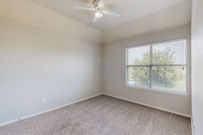 Building Photo - ***Pre-Marketing*** Great Home with Room T...