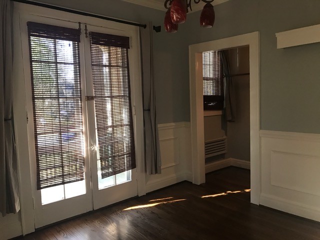 living room - 916 Bromley Rd