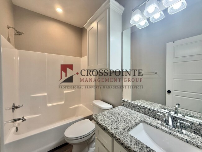 Building Photo - Tour Today! 2 Bedroom 2 Bath Duplex!