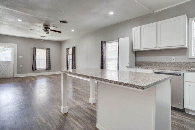 Building Photo - 1922 26th St