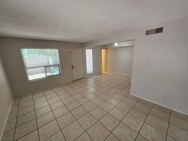 Building Photo - 2 level Condo