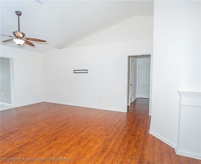 Building Photo - 2508 Manor Dr