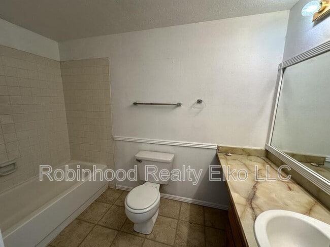 Building Photo - 1235 Dotta Dr