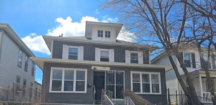 Building Photo - 5 Bedroom House