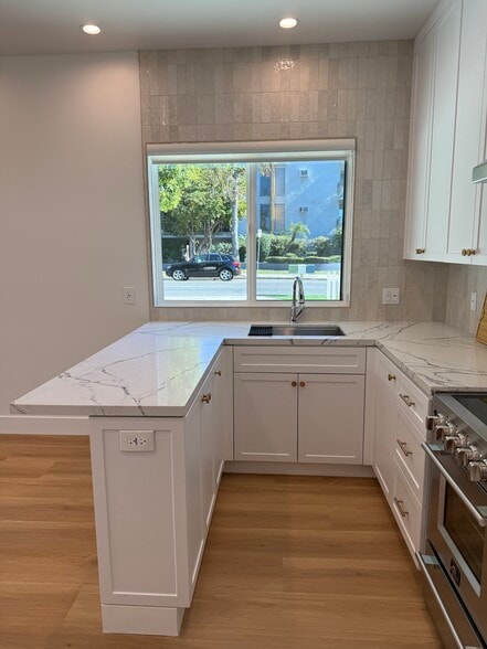 Building Photo - 6641 Glade Ave