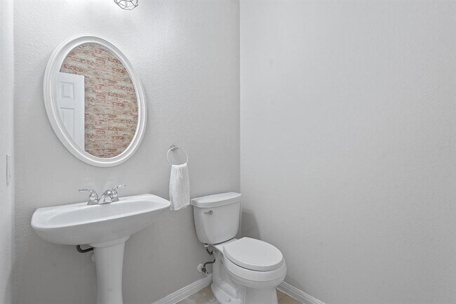 Building Photo - 2338 Brookhollow Terrace